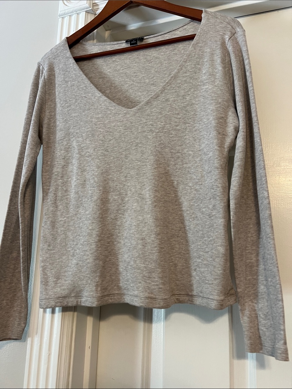 Ann Taylor Light Gray V-Neck Long Sleeve Top